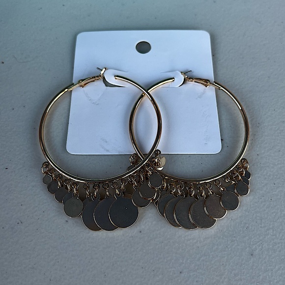 Golden hoops - Picture 1 of 1